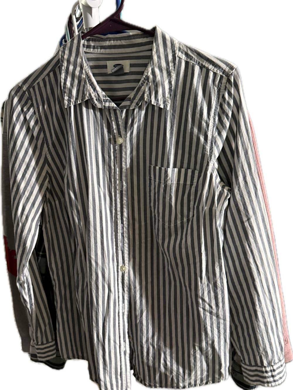 Old Navy Menโs Gray and White Vertical Stripe Button-Down Shirt